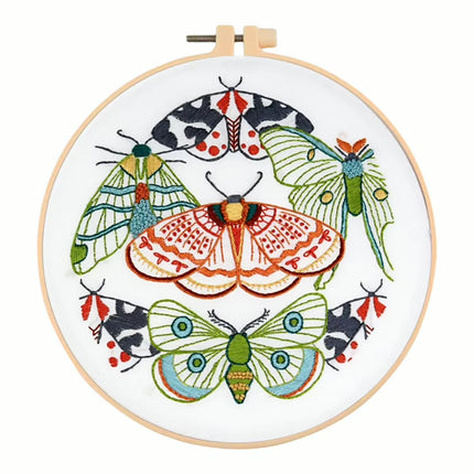 Cute Animal Handmade Embroidery Kit with Pattern Cotton Threads Needles Hoop Handmade Sewing Art Craft Kit for Mom Grandma